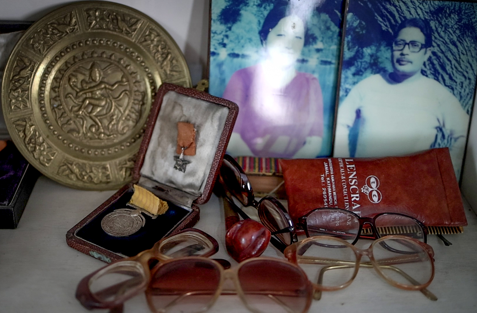 narayan gopal,his medal and glasses..jpg